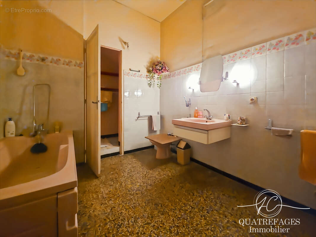 Maison de ville aux beaux volumes proche Théatre. - photo 14