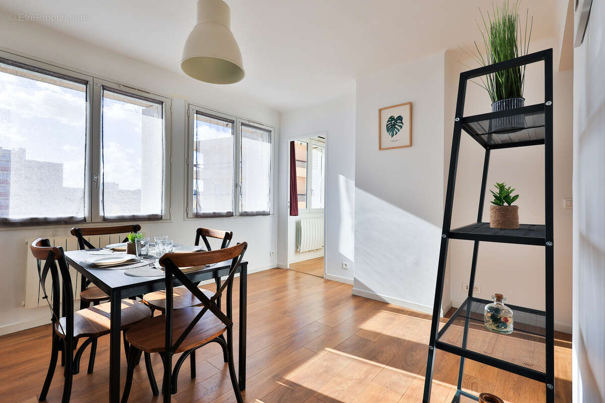 Appartement à LE REVEST-LES-EAUX