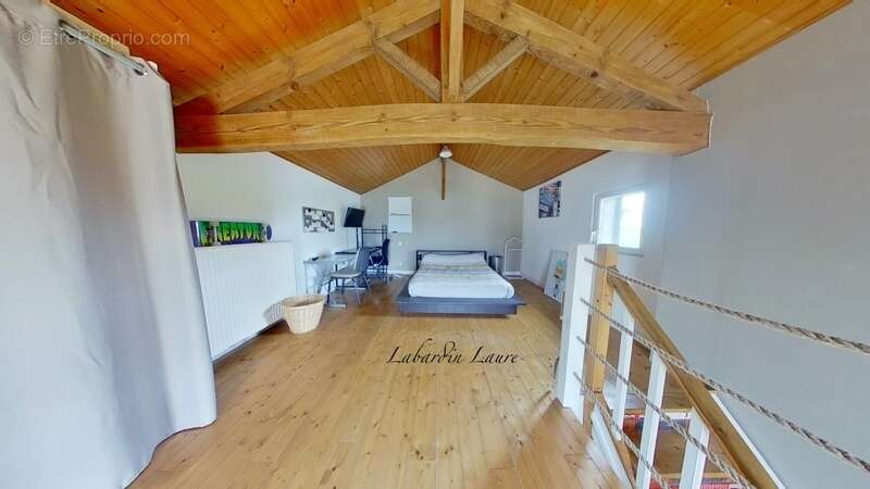 Maison avec surface habitable de 300m2 - pierre et poutre apparentes - 5 chambres - dépendances à CAUMONT-SUR-GARONNE (47) - photo 32