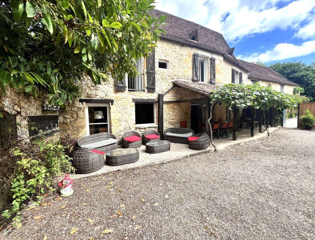 Maison 285 m² à Saint-Cyprien  - photo 2