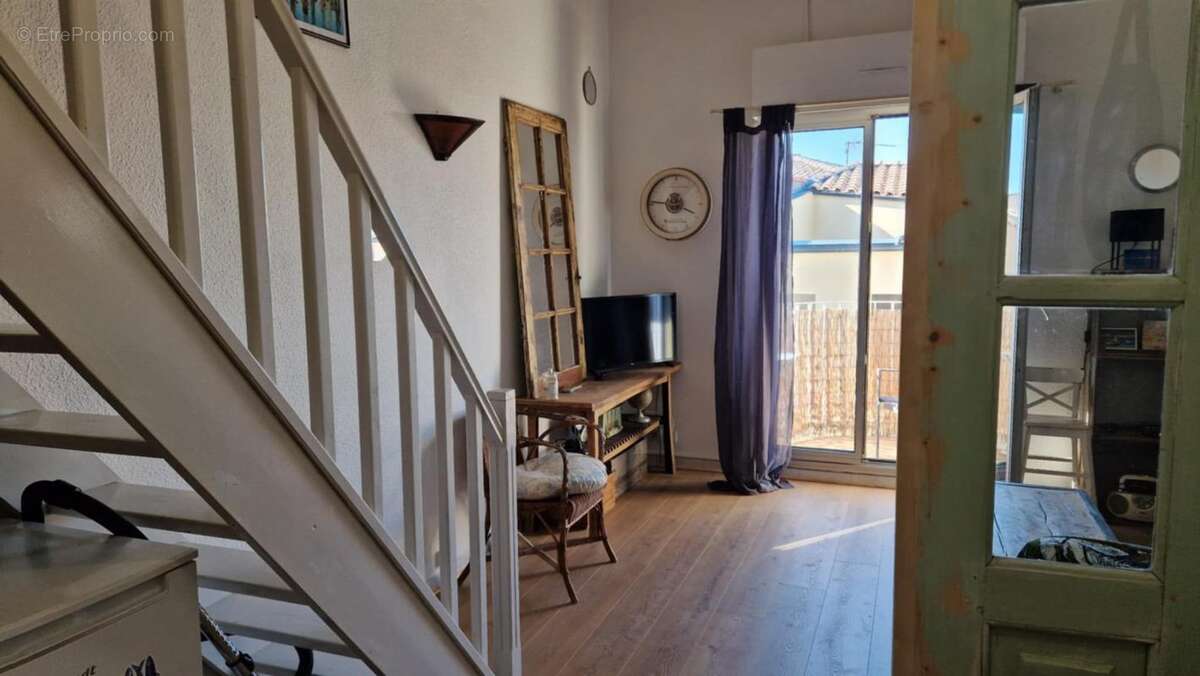 Appartement à MEZE