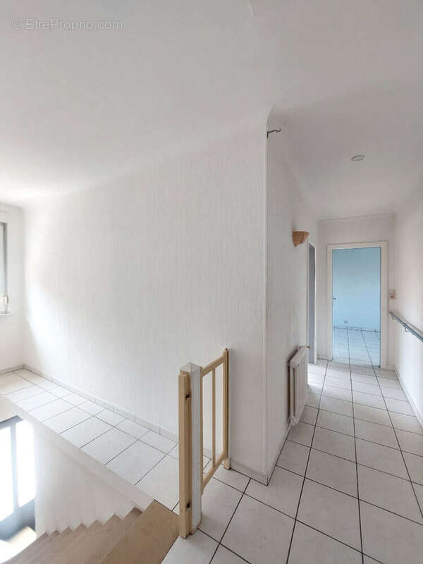 Maison St Avold 8 pièce(s) 141.23 m2 - photo 5