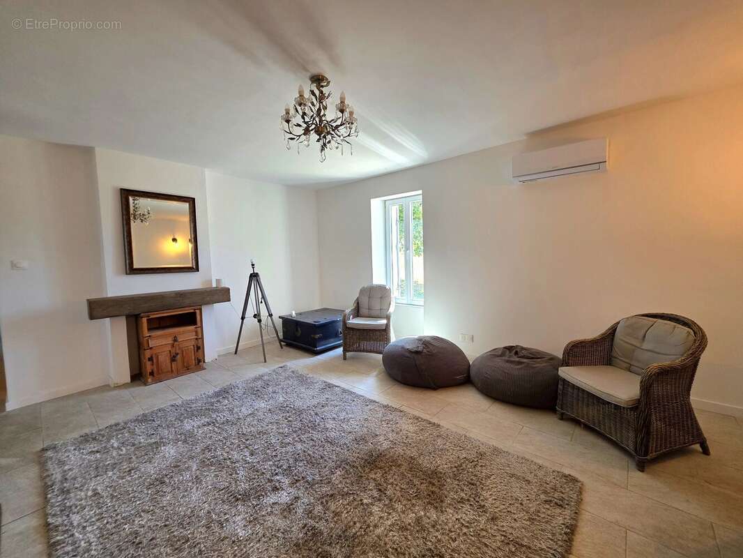 Maison de caractère en pierre rénovée avec vaste grange, près de Lauzun - photo 7
