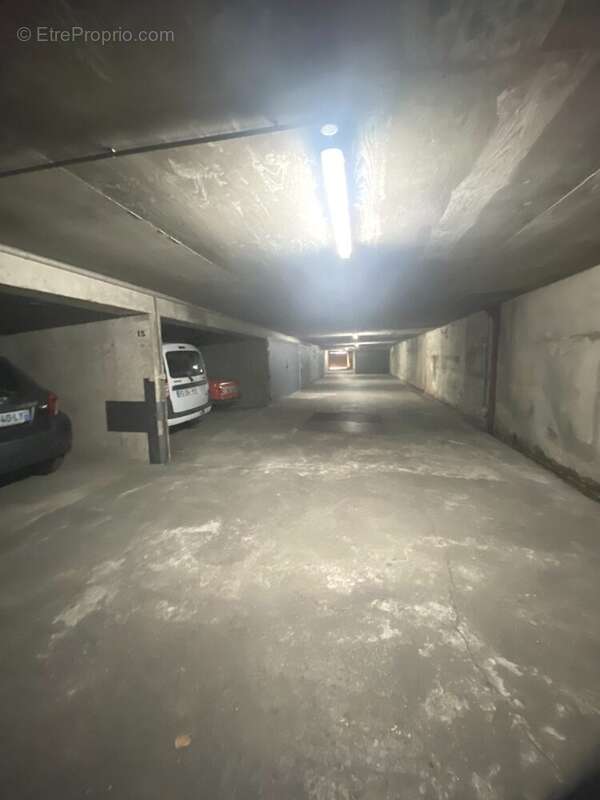 Parking à PARIS-19E