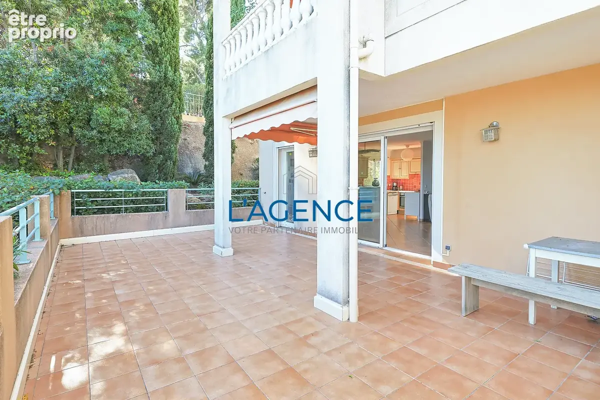 Appartement T4 de 95 m2 avec terrasse de 42 m2 dans résidence de standing fermée et verdoyante - photo 3