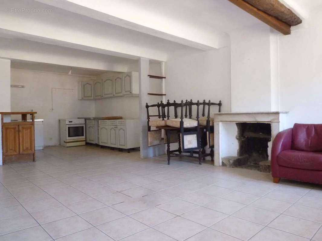 Appartement à PUGET-THENIERS