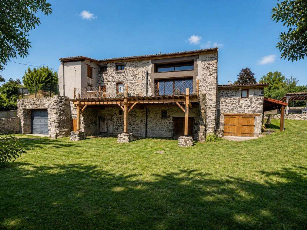 Maison de caractère entièrement rénovée – 173 m² – Terrain de 1 100 m² – Romagnat - photo 14