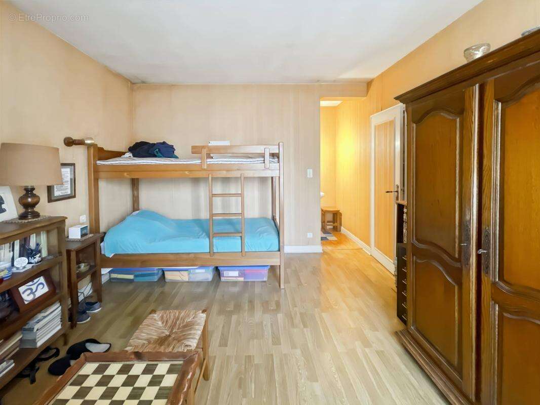  Maison familiale de 188 m² – De beaux volumes et un énorme potentiel ! - photo 17