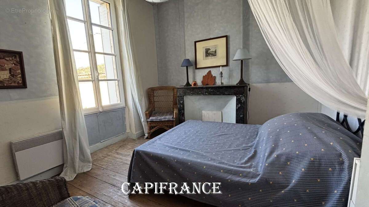 Maison bourgeoise avec charme et cachet - 5 pièces - 135 m² -  PORT D'ENVAUX (17) - 365.800 € - photo 11