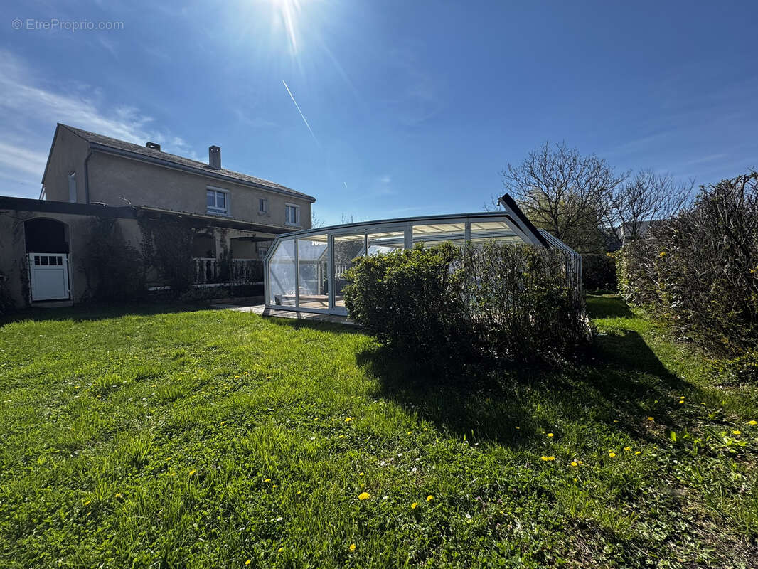 Maison à ONET-LE-CHATEAU