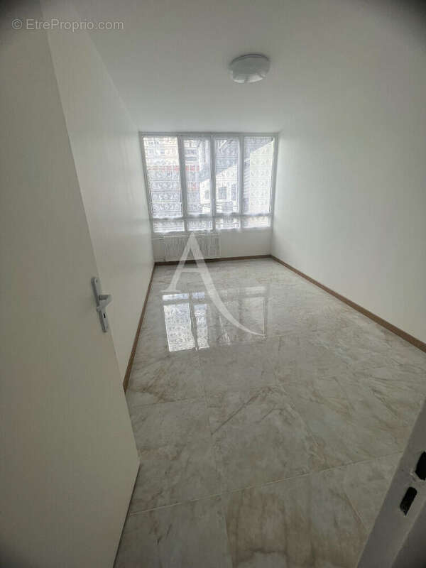 Appartement à AUBERVILLIERS