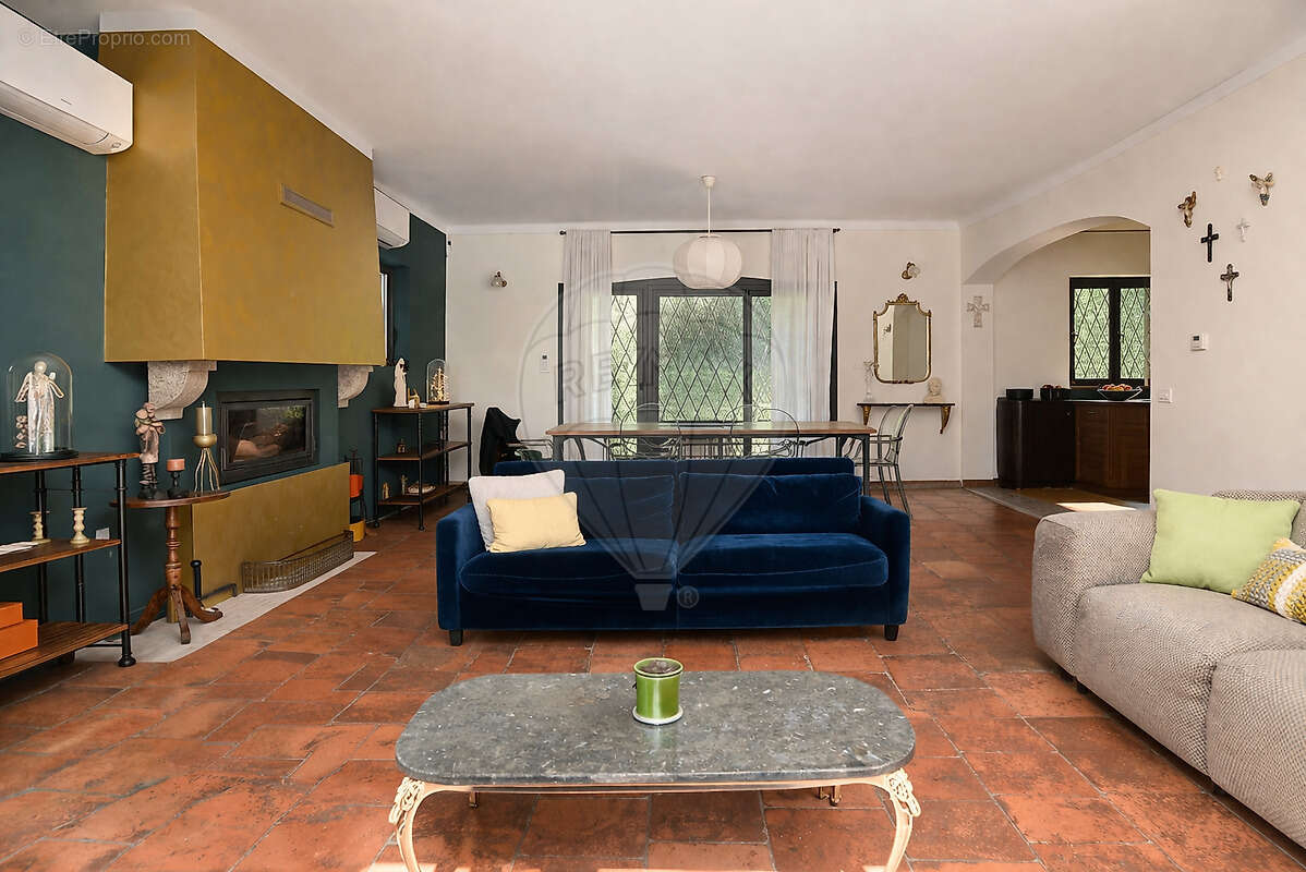 Maison à ROQUEFORT-LES-PINS