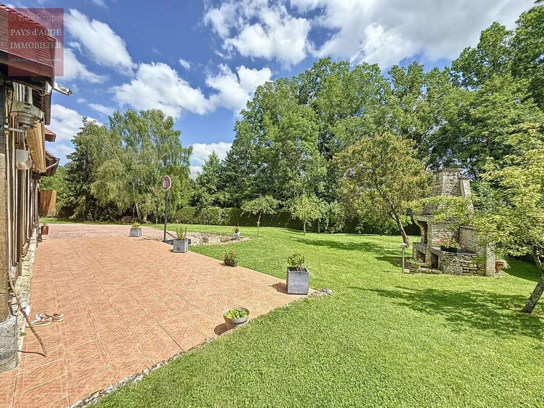 Maison à SAINT-PIERRE-SUR-DIVES