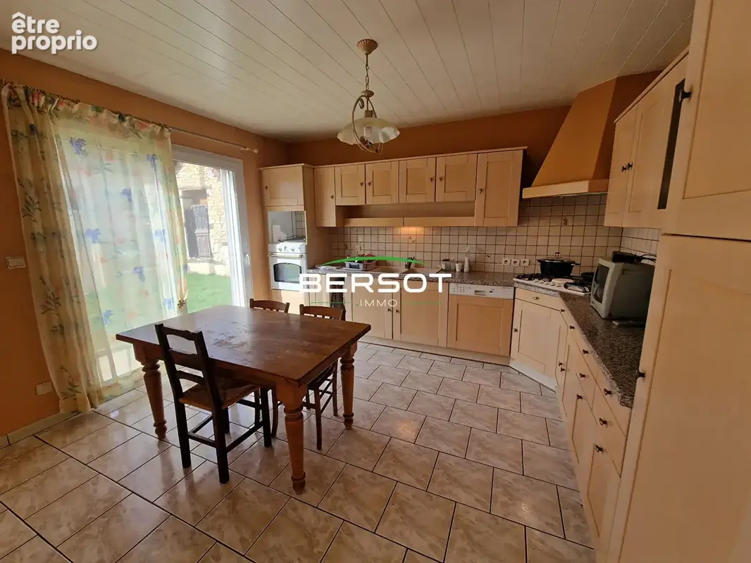 Maison de plain pied de 131 m² - 6 pièces, 3 chambres à Branne - photo 4