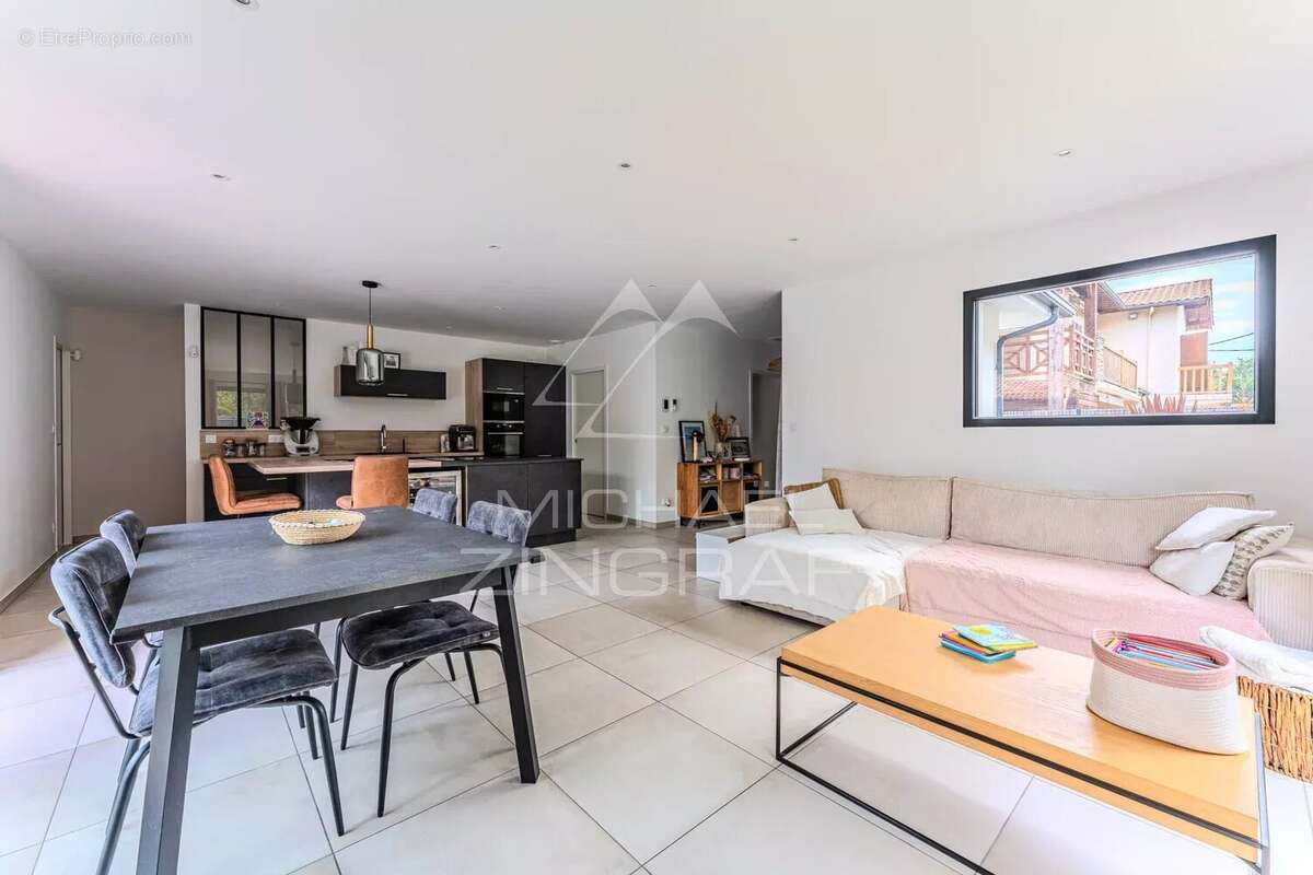 À deux pas du Bassin, une villa moderne prête à vivre - photo 5