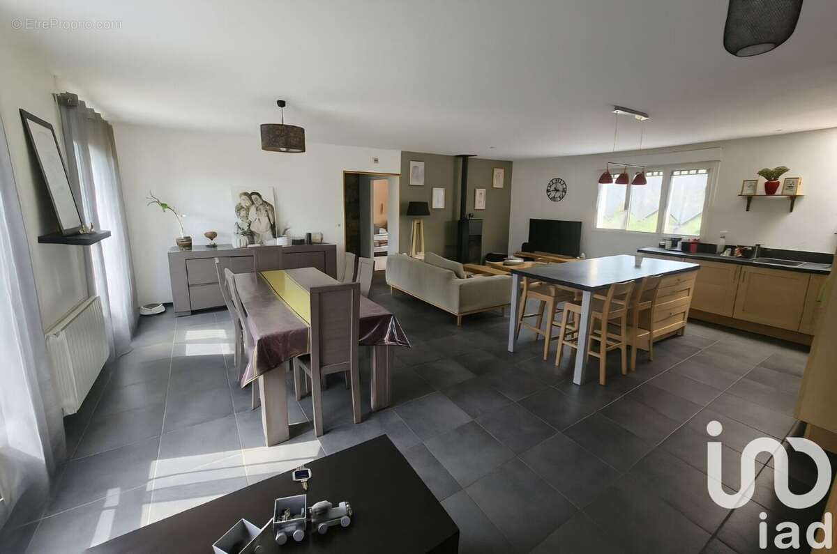 Photo 2 - Maison à SAINT-JUNIEN