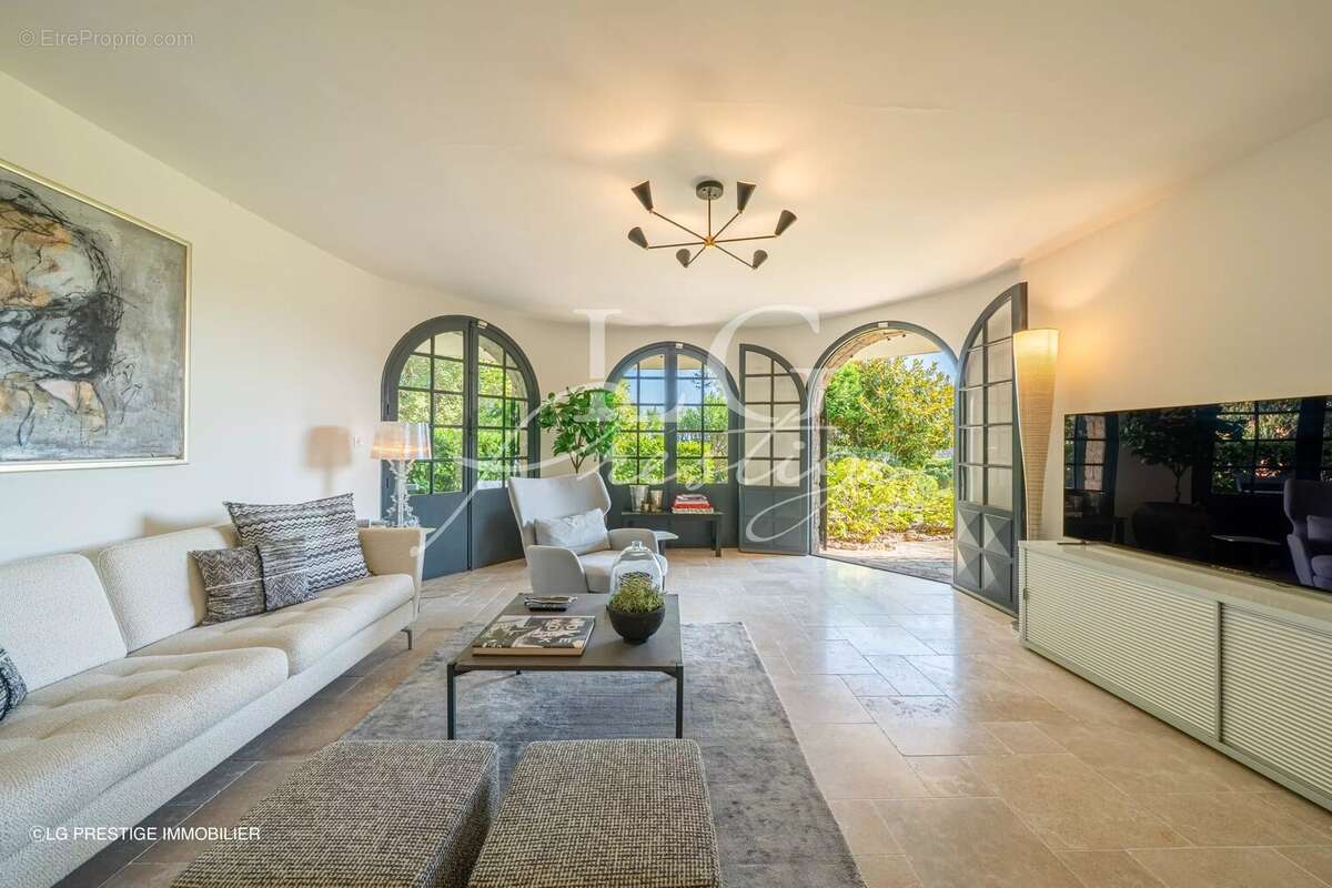 Maison à MANDELIEU-LA-NAPOULE