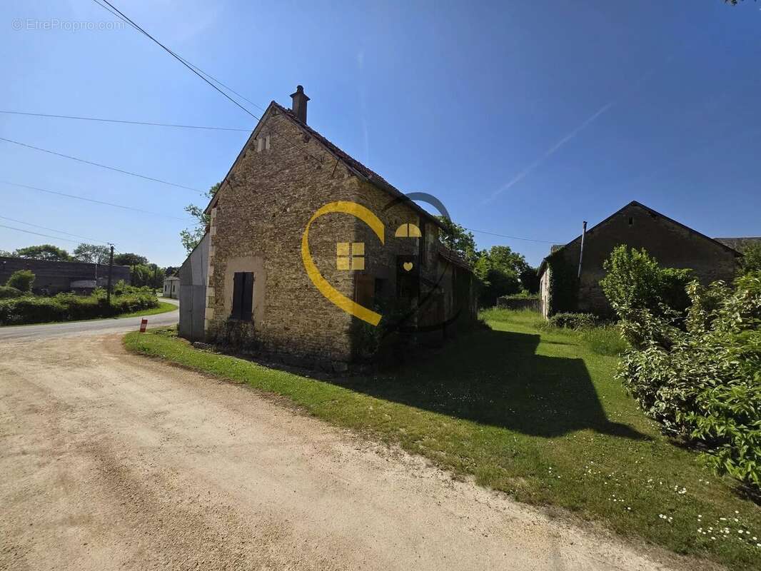 Maison à NEUVY-DEUX-CLOCHERS