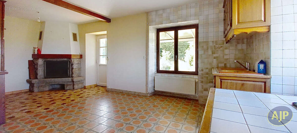 Maison à LA CHAPELLE-GLAIN