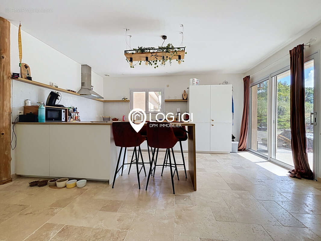 Maison de plain-pied de 114 m2 avec grand séjour et 4 chambres en lisière de forêt - photo 10