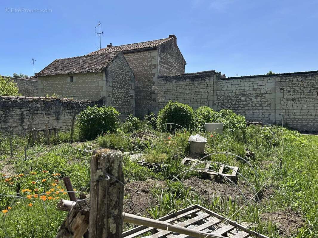 Maison à OUZILLY