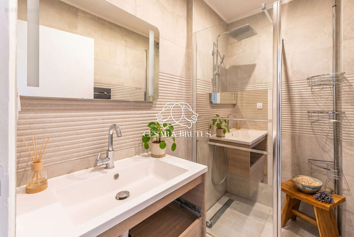 Appartement à DECINES-CHARPIEU