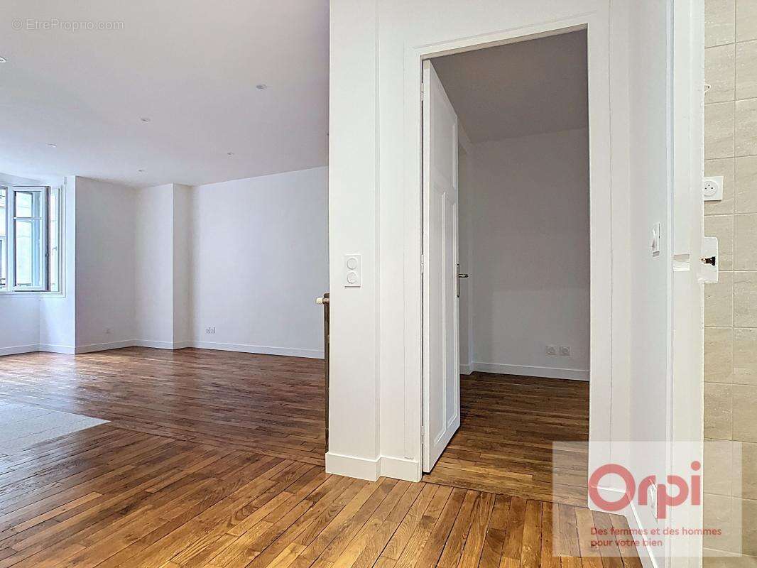 Appartement à PARIS-15E