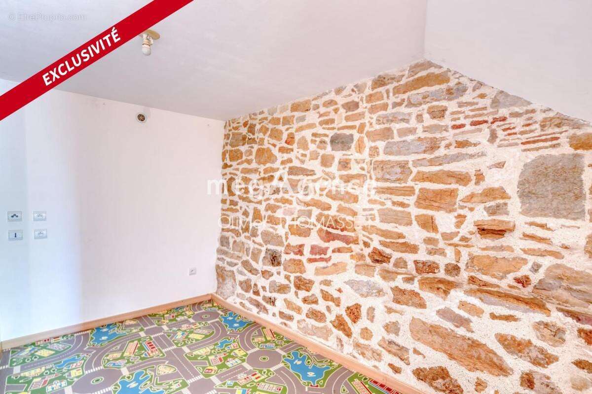 Appartement à COUZON-AU-MONT-D&#039;OR