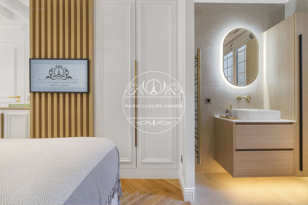 Appartement à PARIS-1E