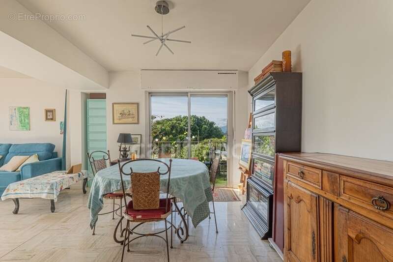 Appartement à SAINT-LAURENT-DU-VAR