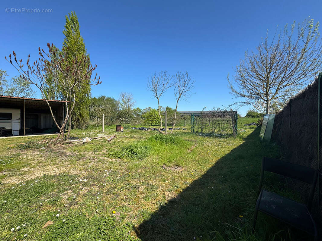 AIZENAY, maison 5 chambres et grandes dépendances sur 2 535 m2 de terrain - photo 9