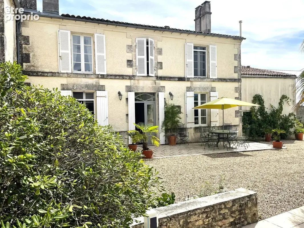 Superbe Maison de Maître avec Piscine Chauffée - photo 27