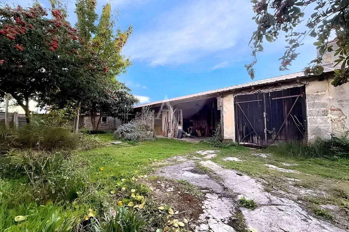Maison à CHAMPAGNE-LES-MARAIS