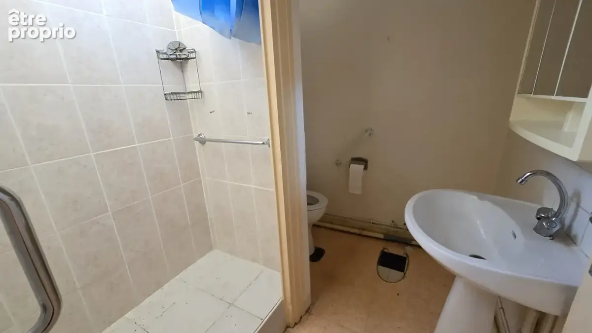 Propriété à rénover avec maisons et nombreuses dépendances   à 5 minutes à vélo de la plage - photo 6