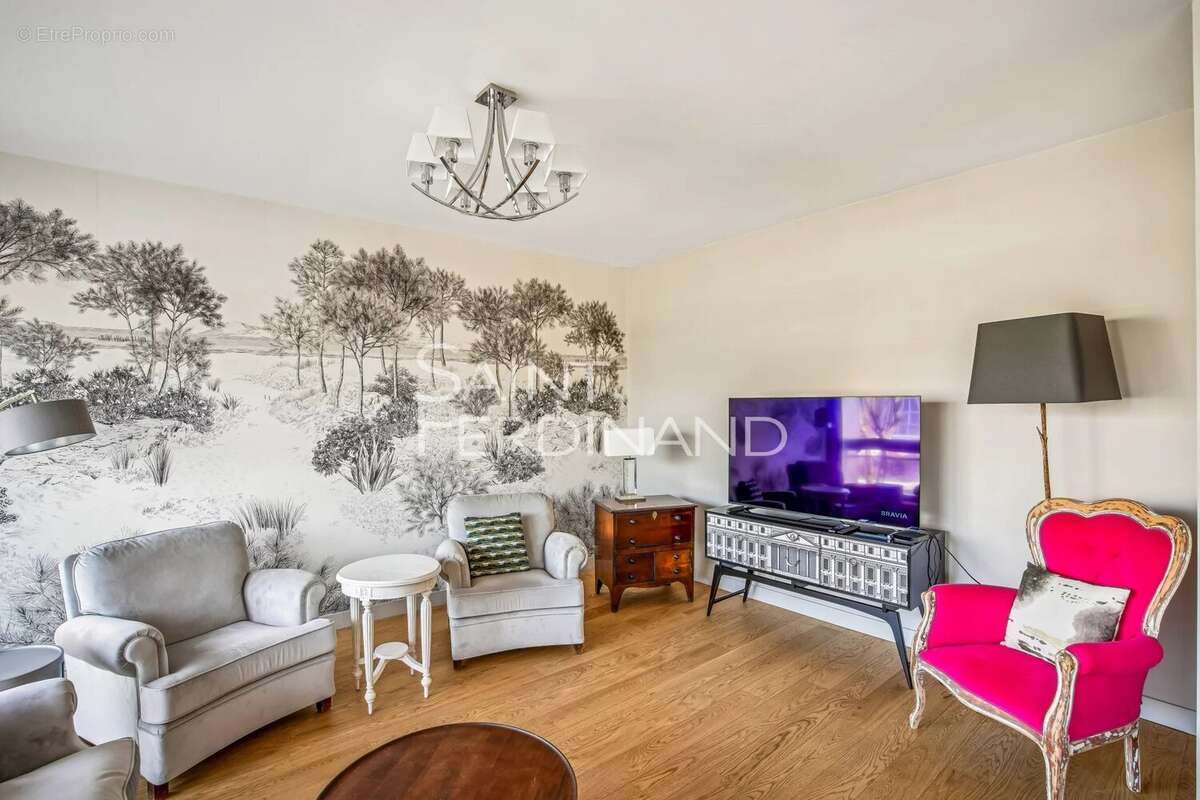 Appartement à NEUILLY-SUR-SEINE