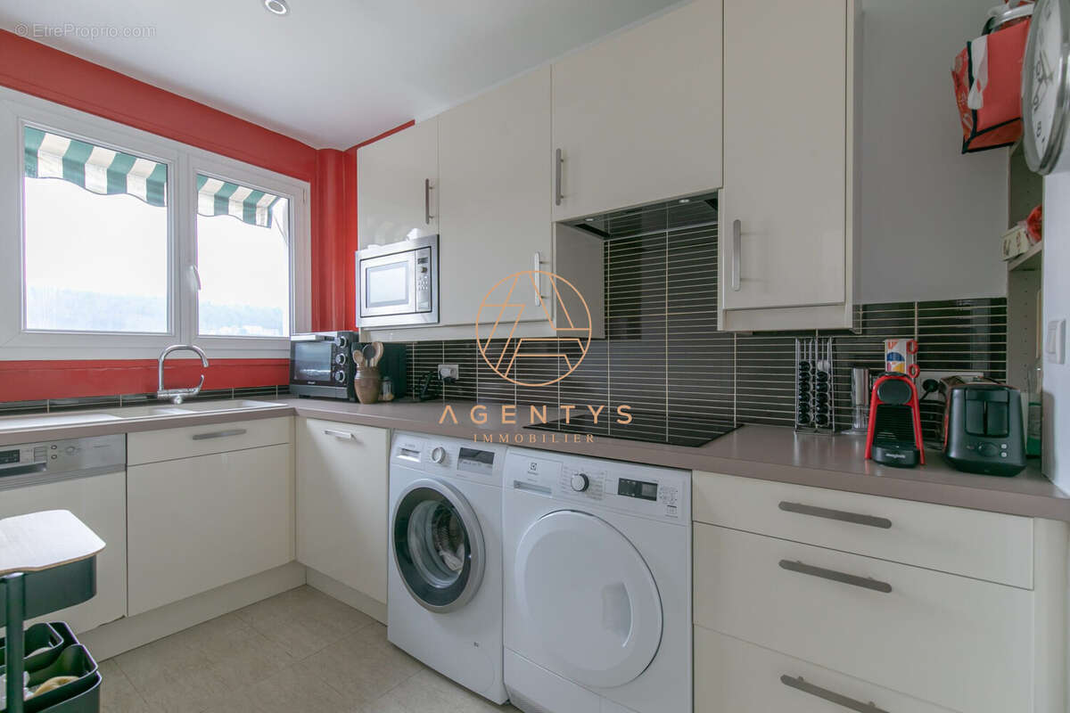Appartement à SAINT-MAUR-DES-FOSSES