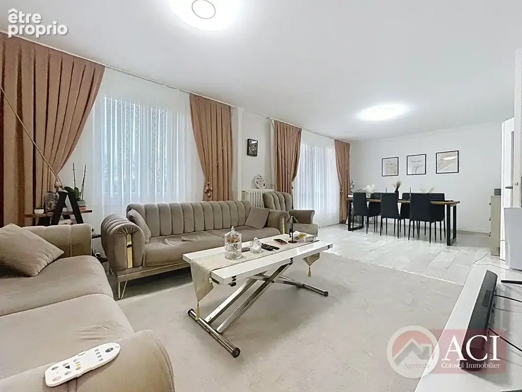 Appartement à VILLETANEUSE
