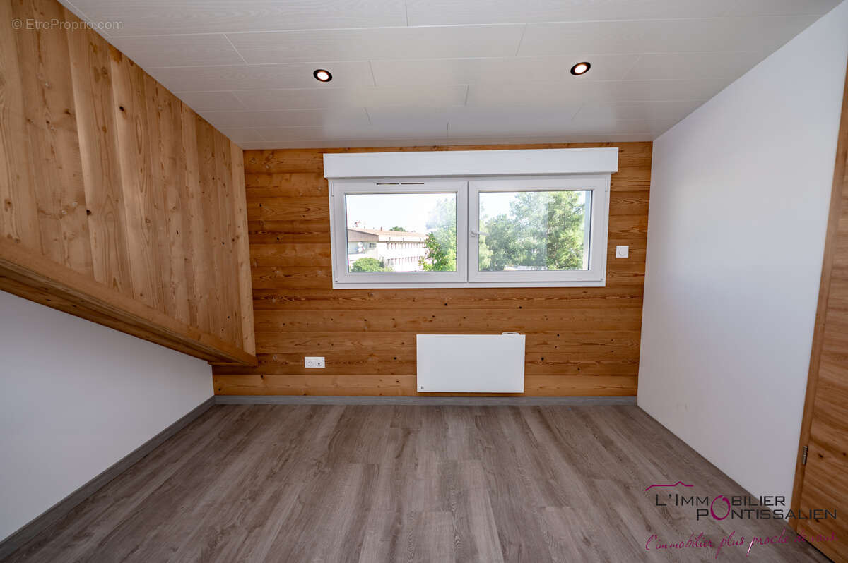 Pontarlier :t3 refait a neuf,terrasse et parking - photo 11