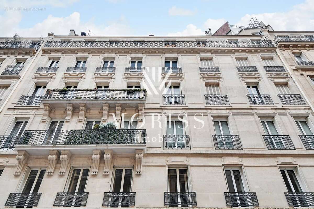 Appartement à PARIS-8E