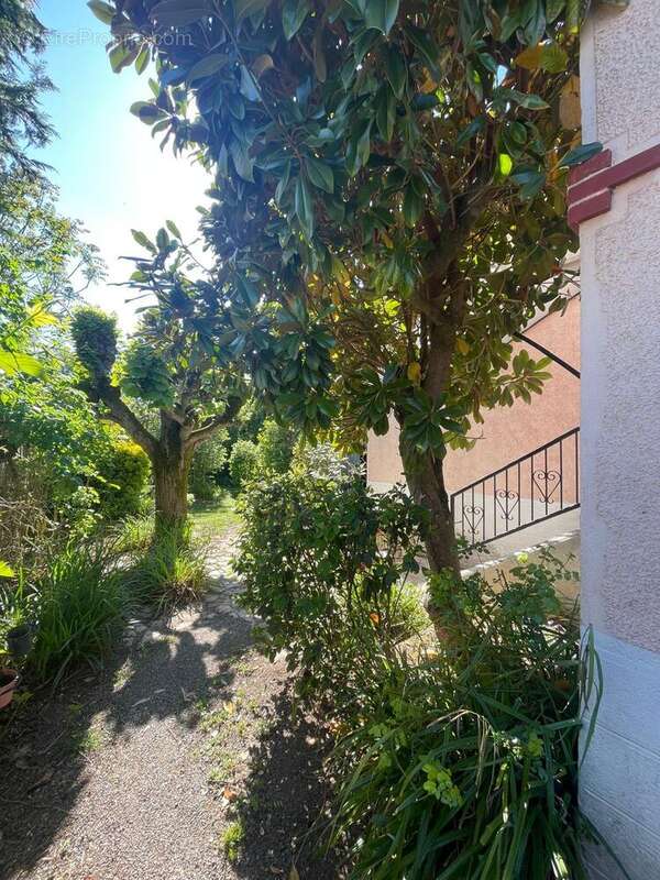 Maison à DUN-SUR-AURON