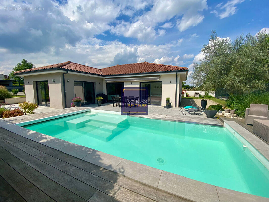 Maison à ORLIENAS