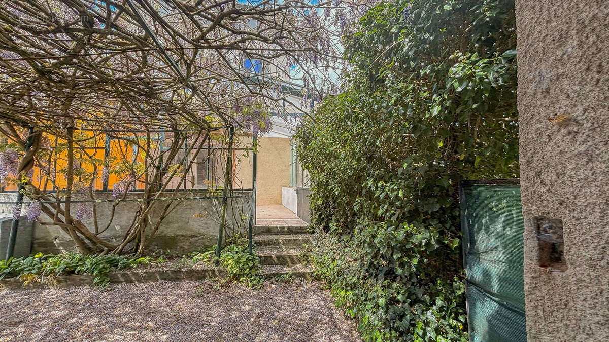 Maison à MONTAIGU-DE-QUERCY