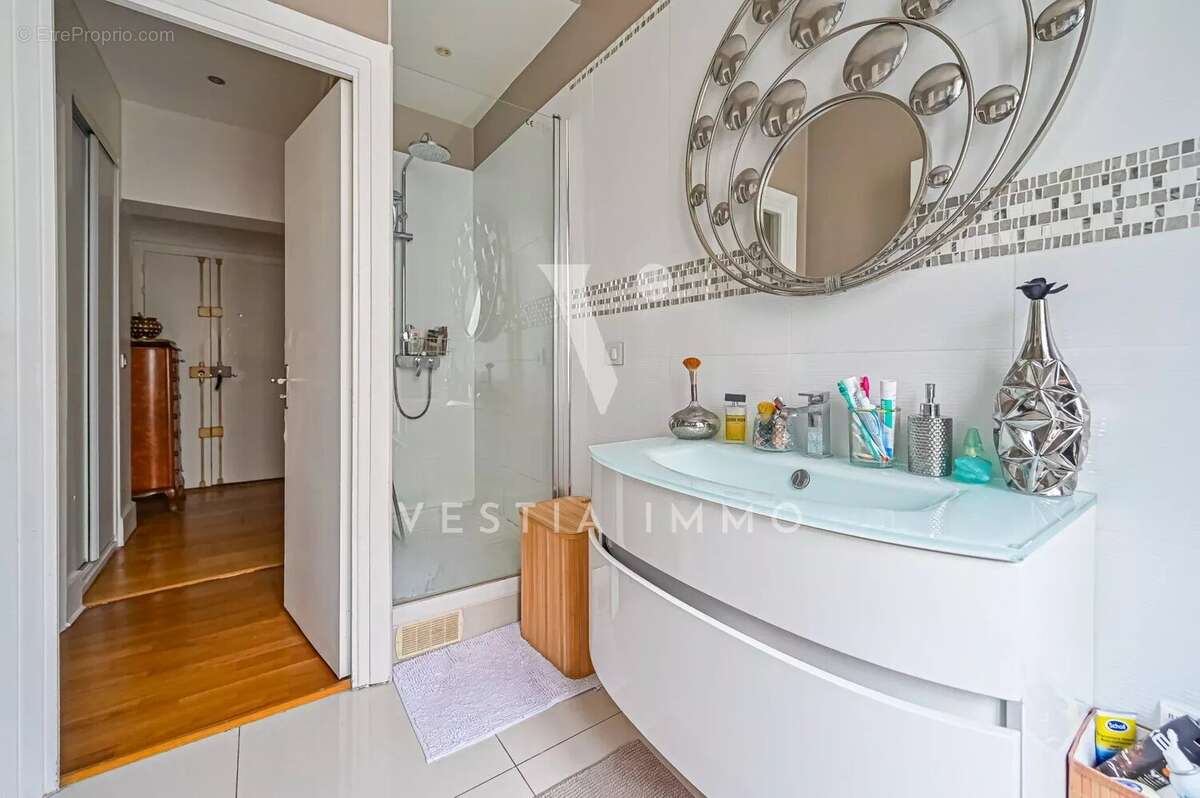 Appartement à NEUILLY-SUR-SEINE