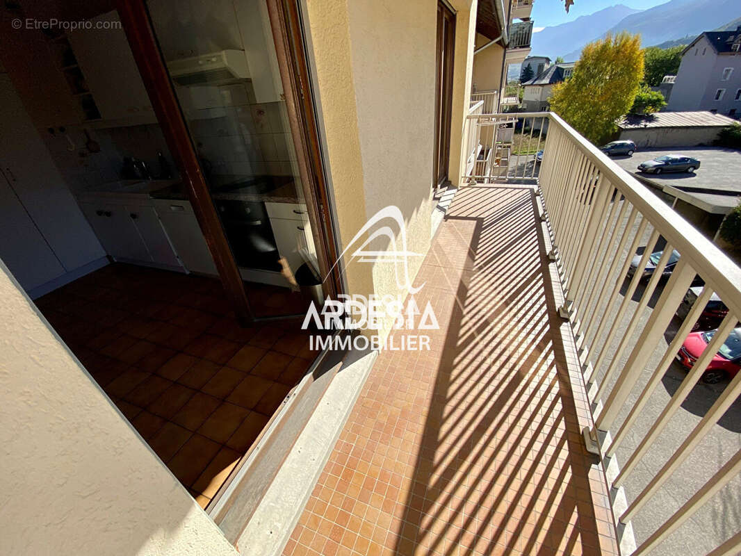 À vendre à Saint-Jean-de-Maurienne   Appartement lumineux avec balcon et garage - photo 10