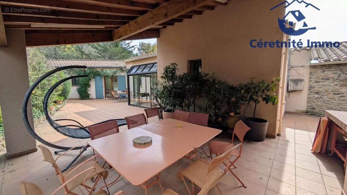 Maison à REYNES