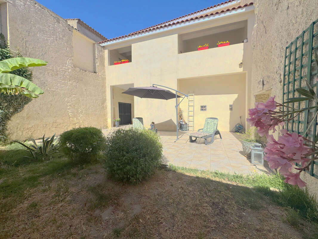 À Coursan, Bel appartement avec jardin et terrasse - photo 2
