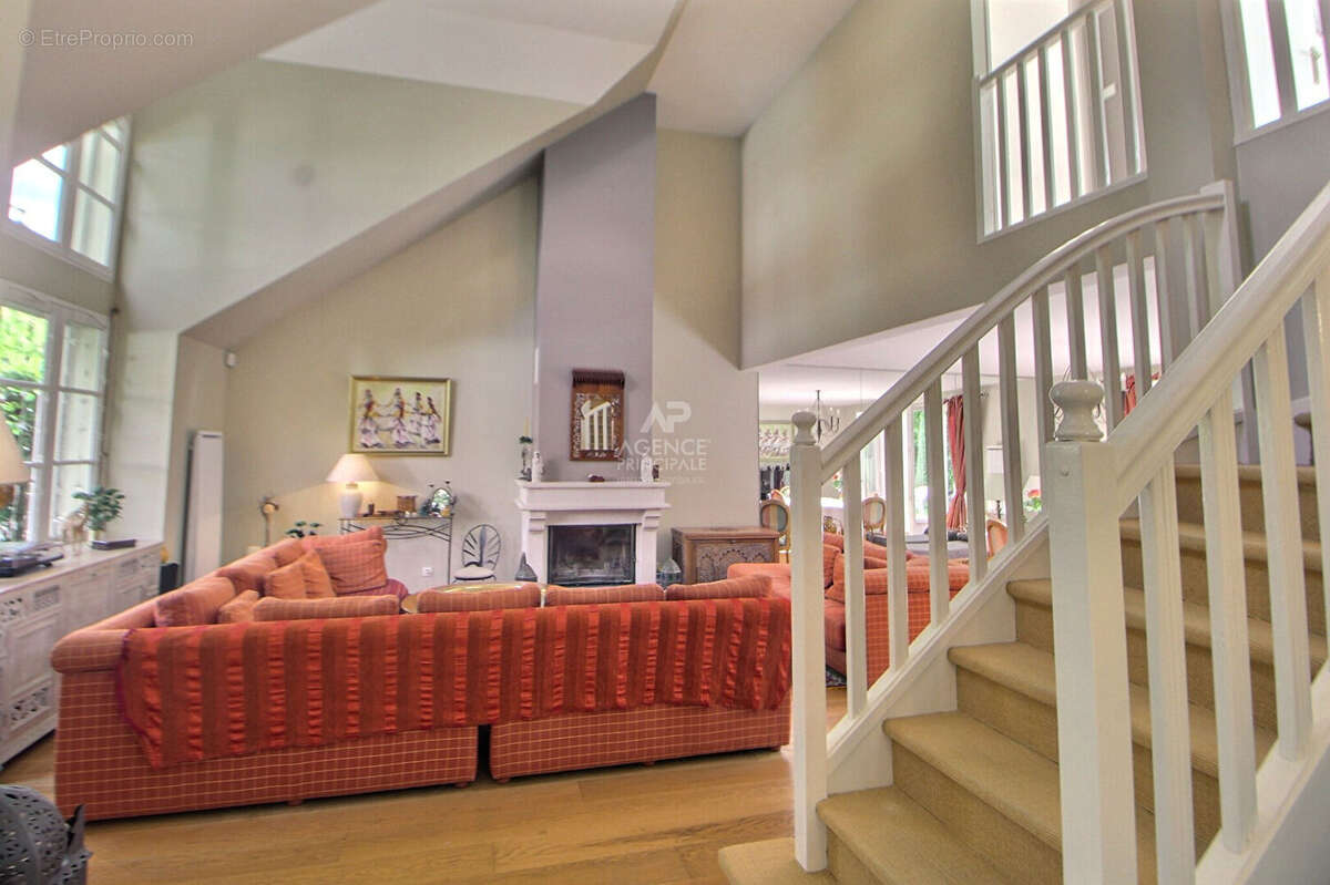 Maison à VERNEUIL-SUR-SEINE