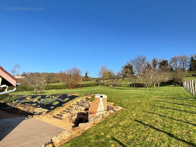 Maison plain-pied 124 m² - 3 chambres - piscine chauffée - terrain 2300 m² – calme - JONCY - photo 4