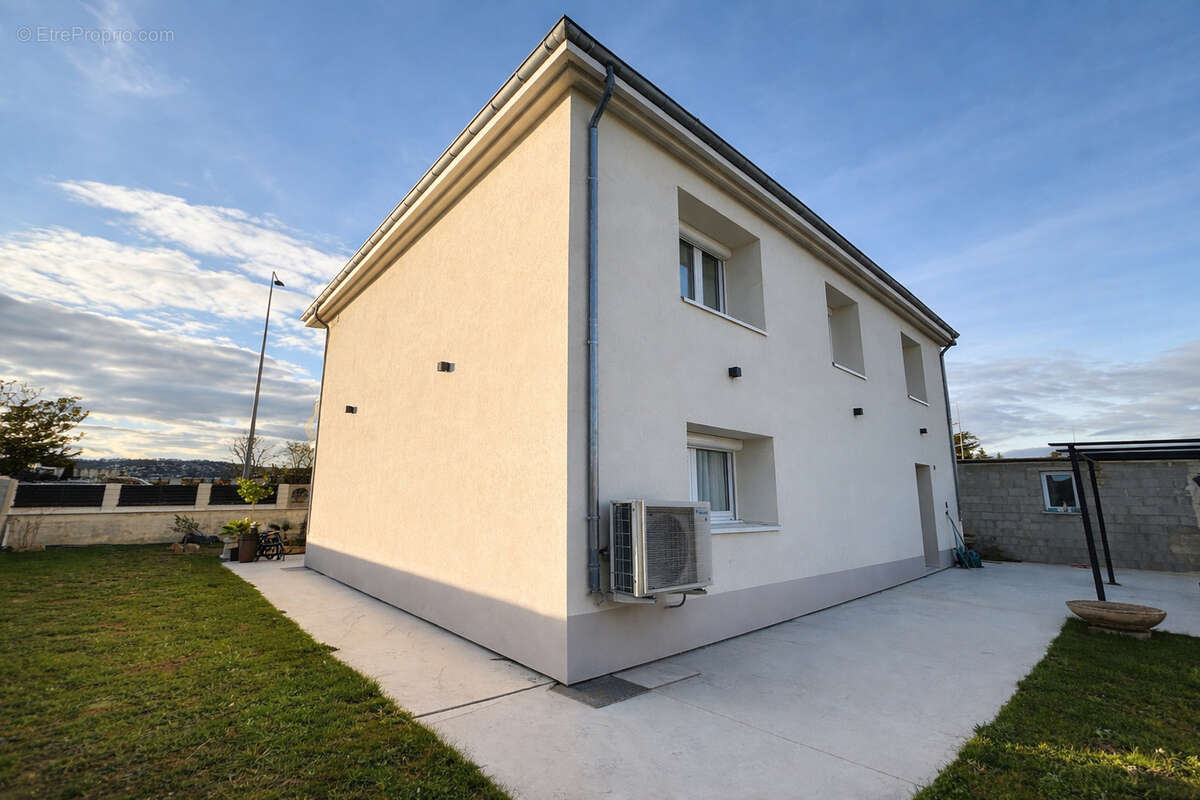 Maison à PORTES-LES-VALENCE