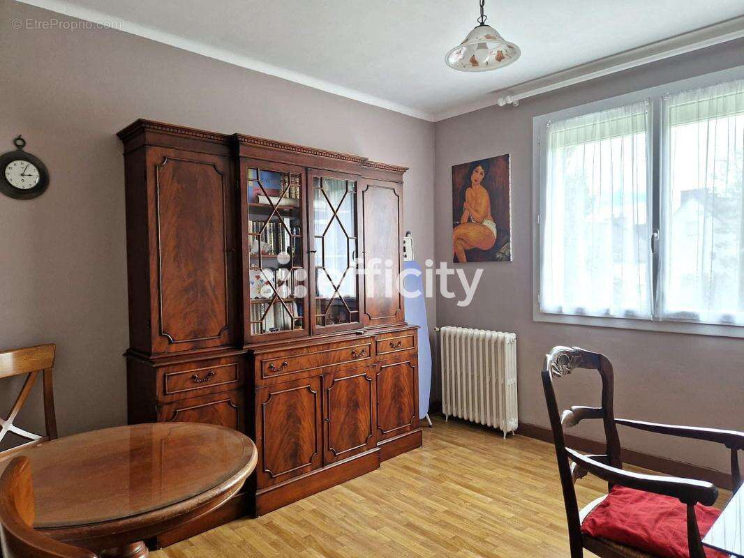 Maison à CHATEAUNEUF-DU-FAOU